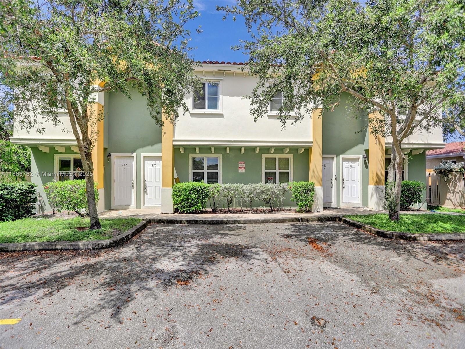 Beautifully updated home in the heart of Oakland Park. This spacious rental offers 3 bedroooms and 2.5 bathrooms. Stainless steel appliances, and plenty of natural light. Enjoy a private backyard perfect for relaxing or entertaining. Coveniently located near shops, restaurants, parks, and just minutes from the beach.