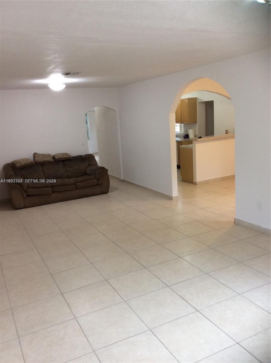 COUNTRY CLUB ESTATES SEC - Residential Lease