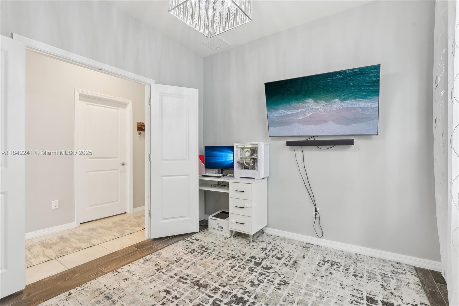 HILLCREST COUNTRY CLUB SO - Residential