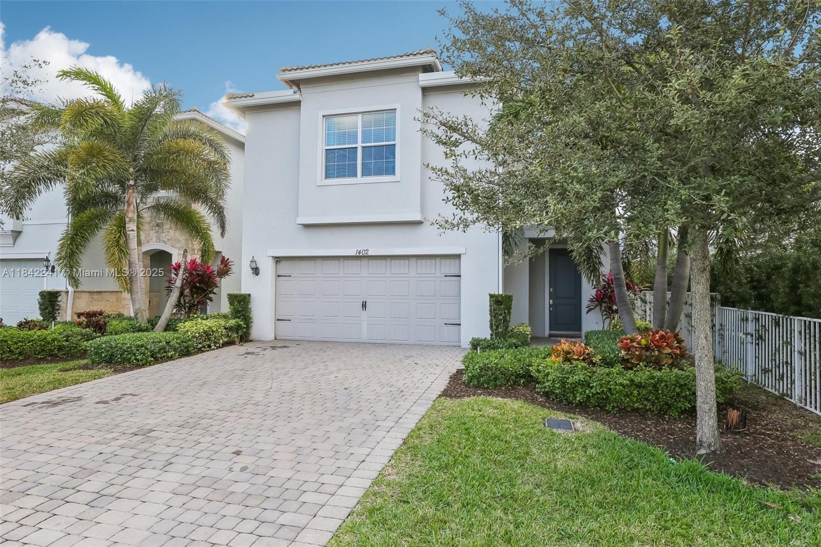 1402 Myrtle Oak Ter