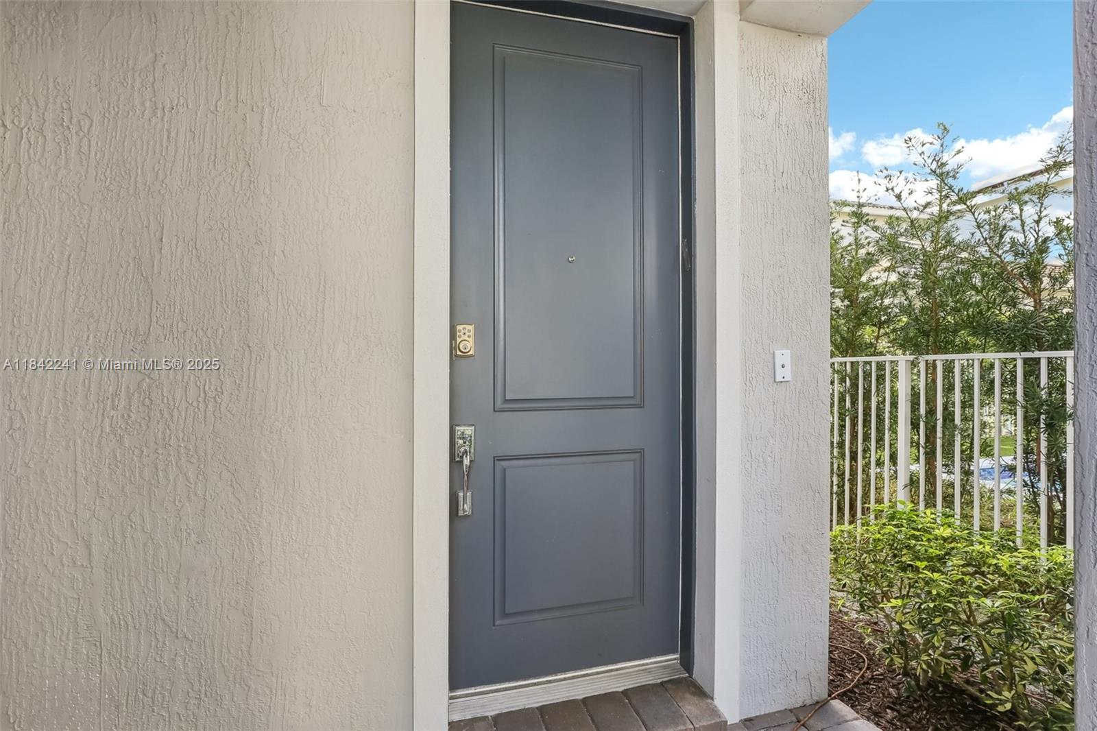 1402 Myrtle Oak Ter