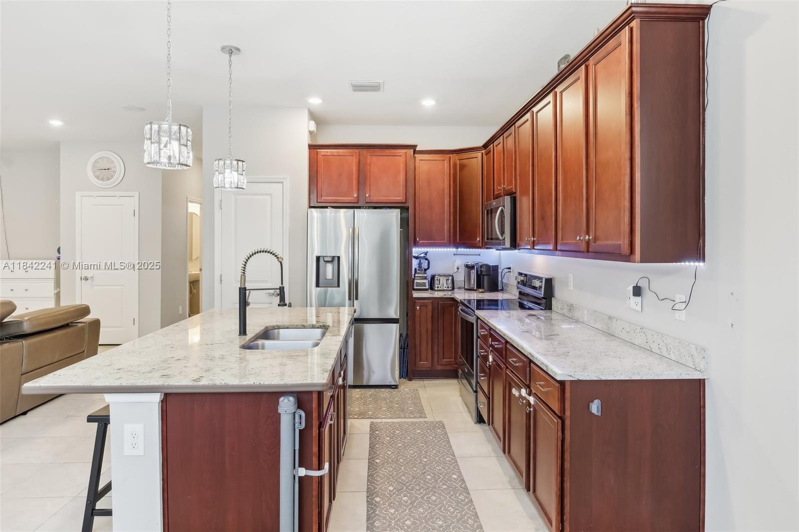 HILLCREST COUNTRY CLUB SO - Residential