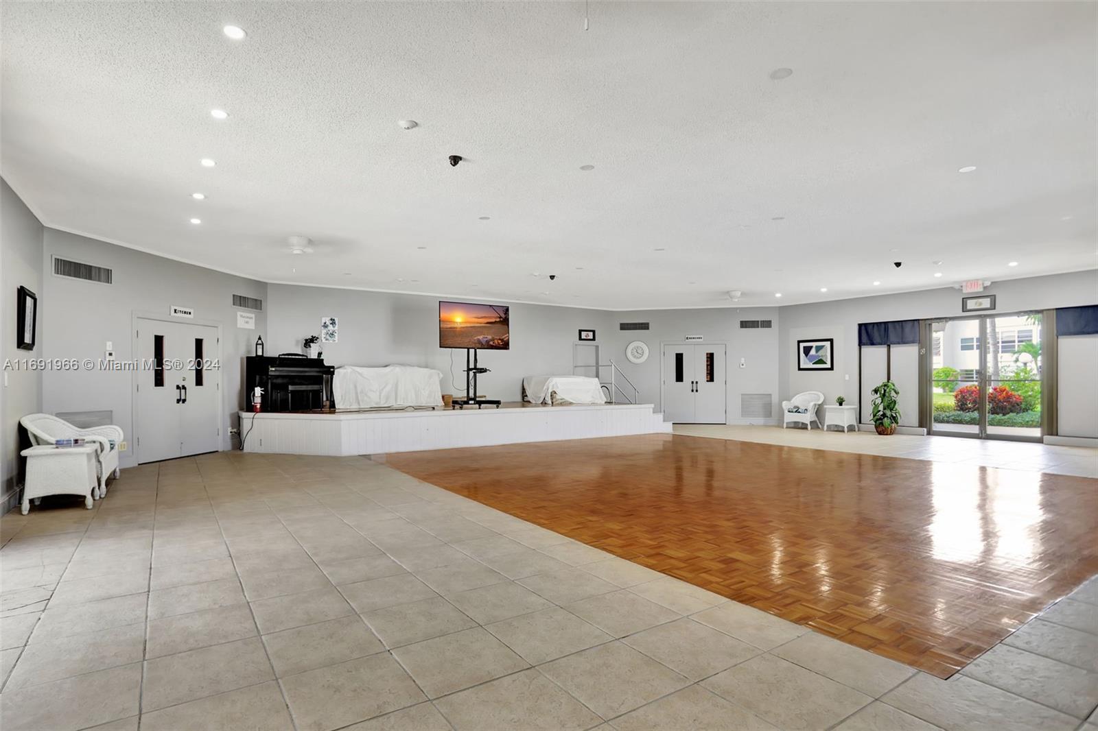 ROSE GARDENS CONDO - Residential