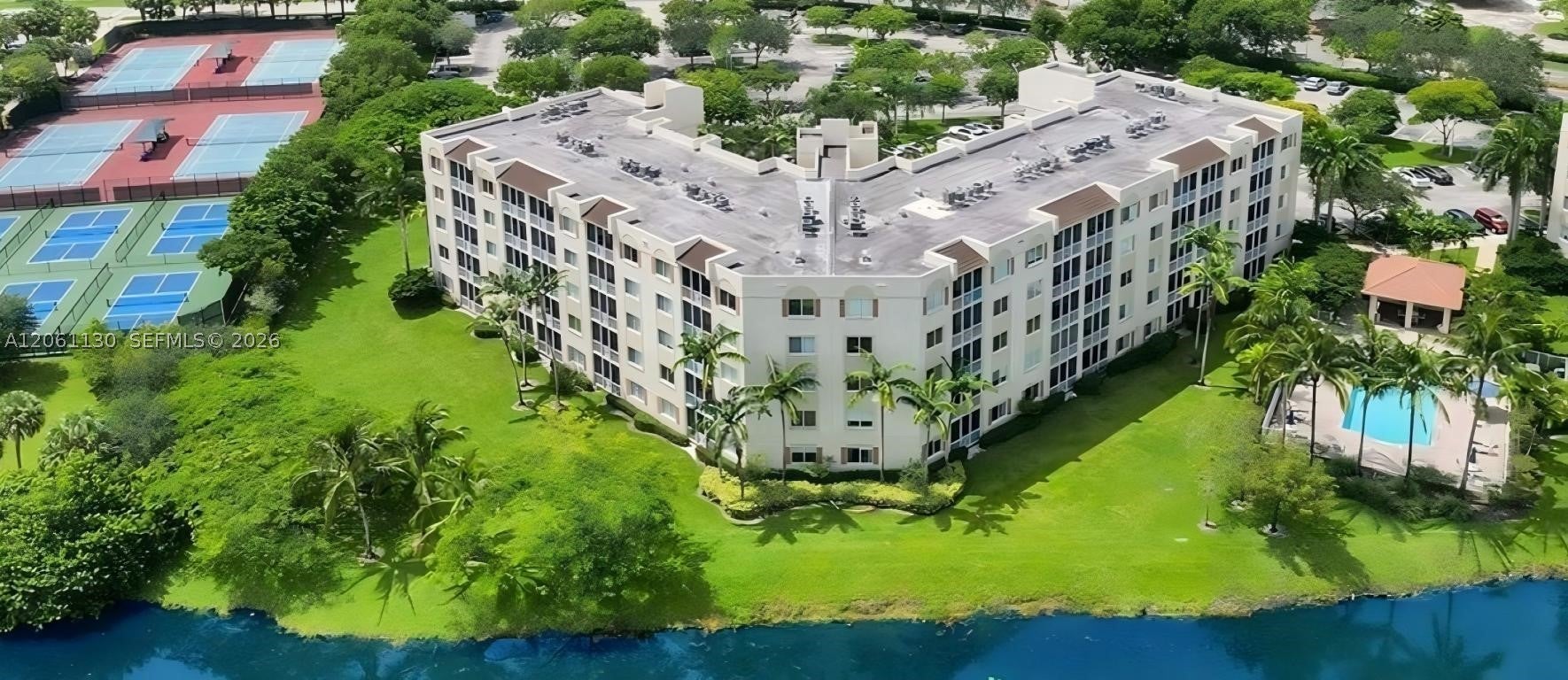 3500 Oaks Clubhouse Dr 207