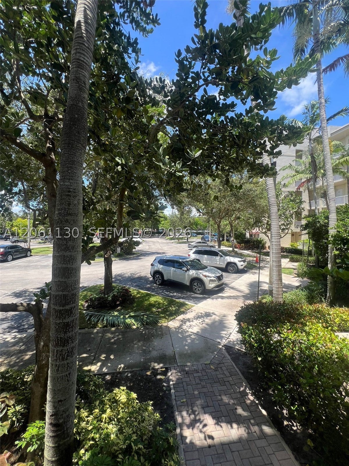 3500 Oaks Clubhouse Dr 207