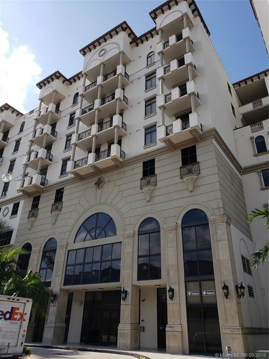 Cozy 1 bedroom and 1 bath at Ponce Tower condo with tiles floor in all unit. High ceilings and balcony overlooking the city. Washer and Dryer inside the unit. Concierge 24 hrs. 1 parking space assigned inside garage. Easy to show.