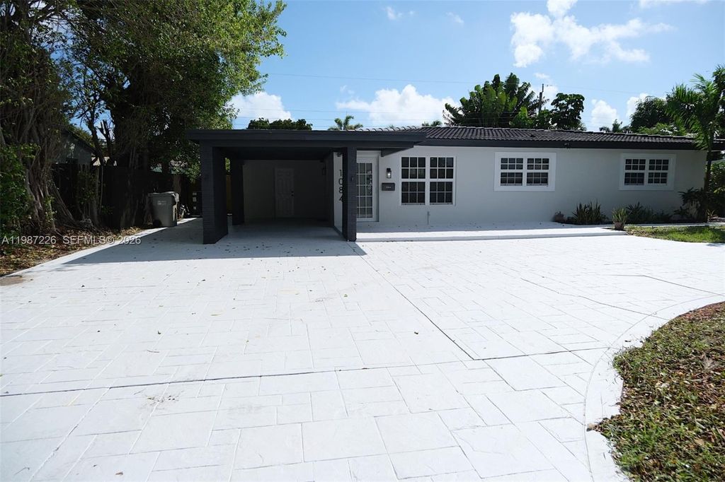 Photo of 1084 SW 4th Ave, Pompano Beach, FL 33060 (MLS # A11987226)