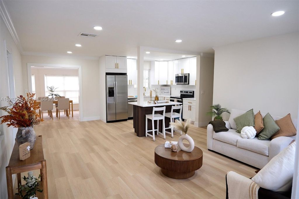 Photo of 1084 SW 4th Ave, Pompano Beach, FL 33060 (MLS # A11987226)