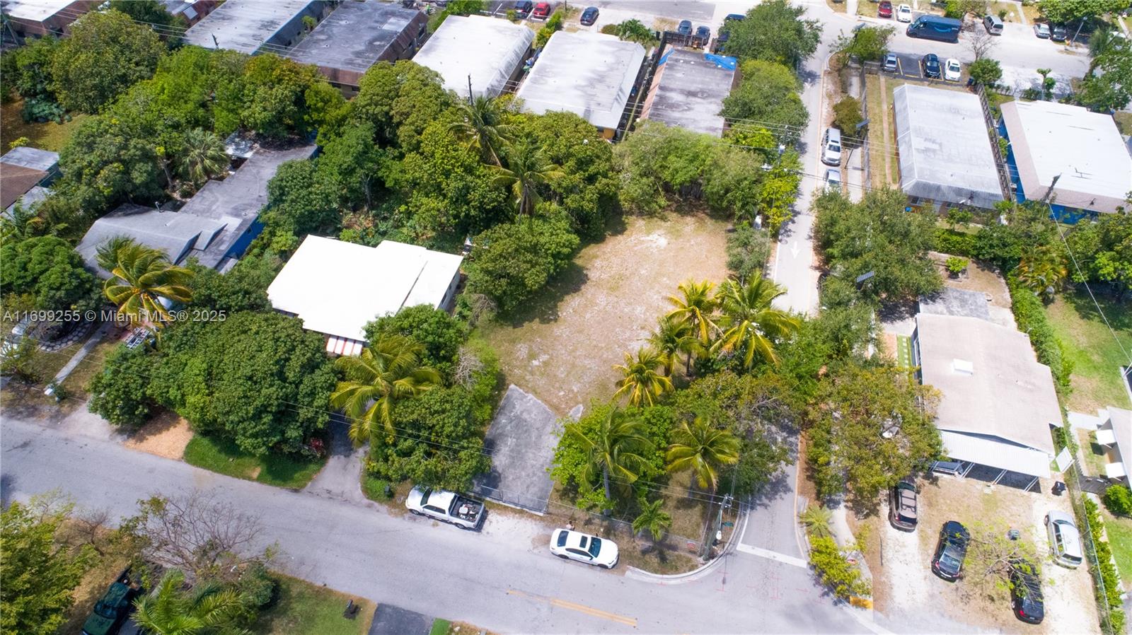 This prime corner lot in the rapidly developing Progresso neighborhood is approved for multi-family use, making it an ideal investment for developers. Located in an Opportunity Zone, it offers tax incentives and potential long-term appreciation. The area boasts a vibrant community with easy access to shops, restaurants, and parks. With high visibility and traffic exposure, this lot is the perfect building opportunity. Don’t miss out on this chance to invest in a growing neighborhood with promising prospects!