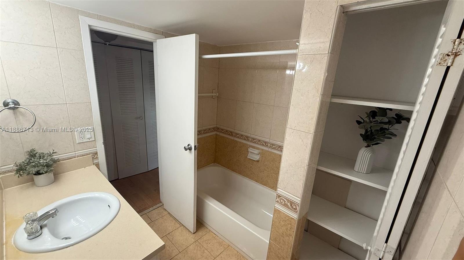 SAILBOAT CAY CONDO - Residential Lease