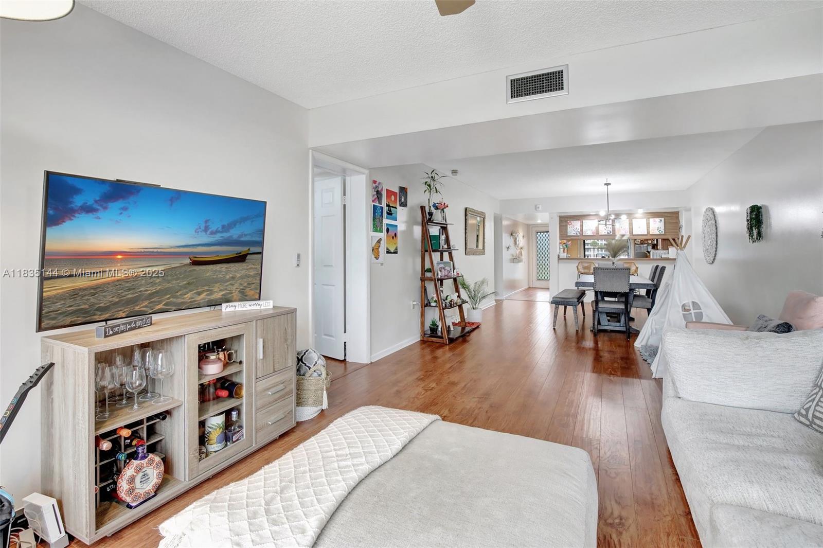 CONDO 16 OF WHITEHALL CON - Residential