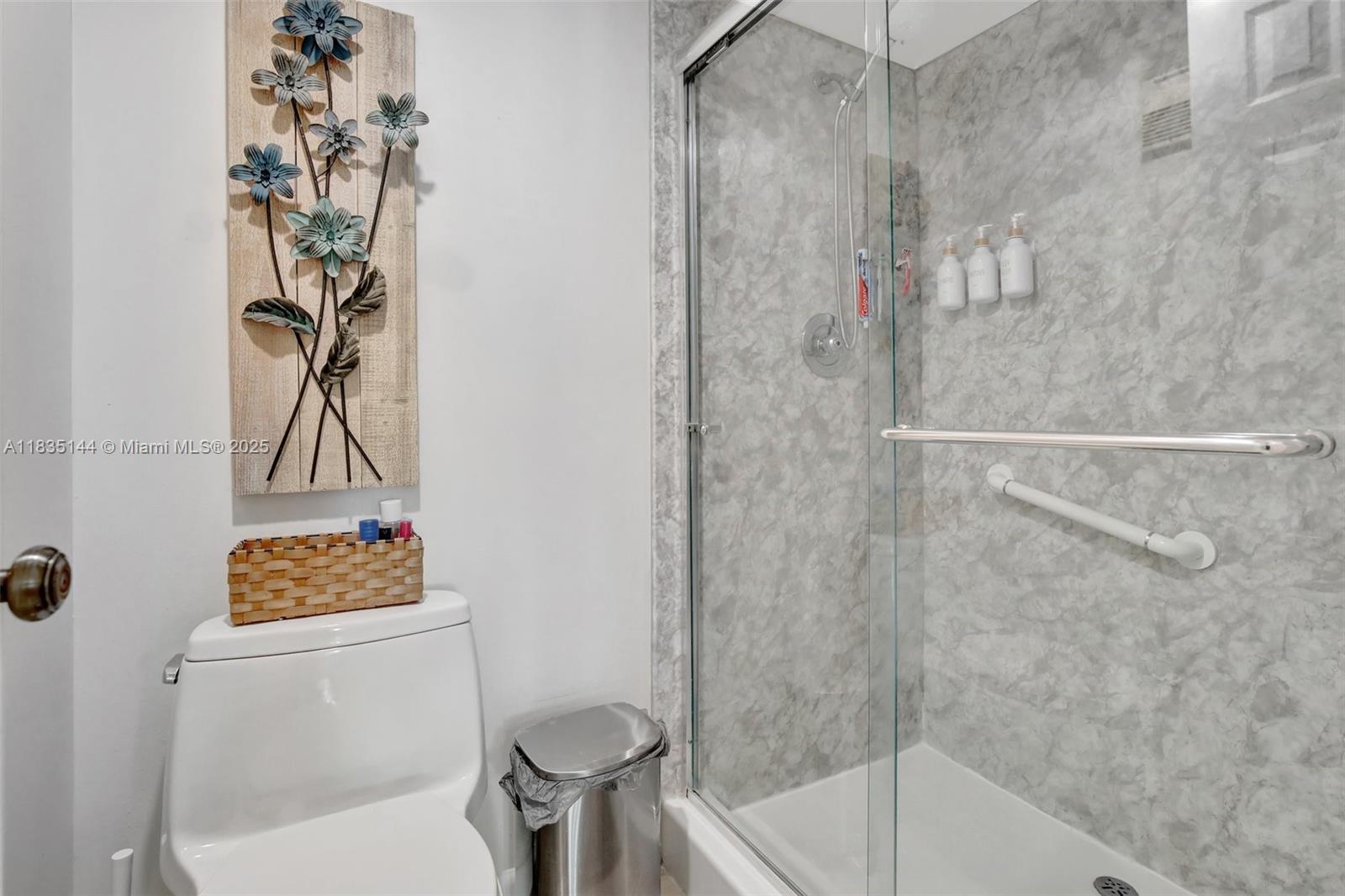 CONDO 16 OF WHITEHALL CON - Residential