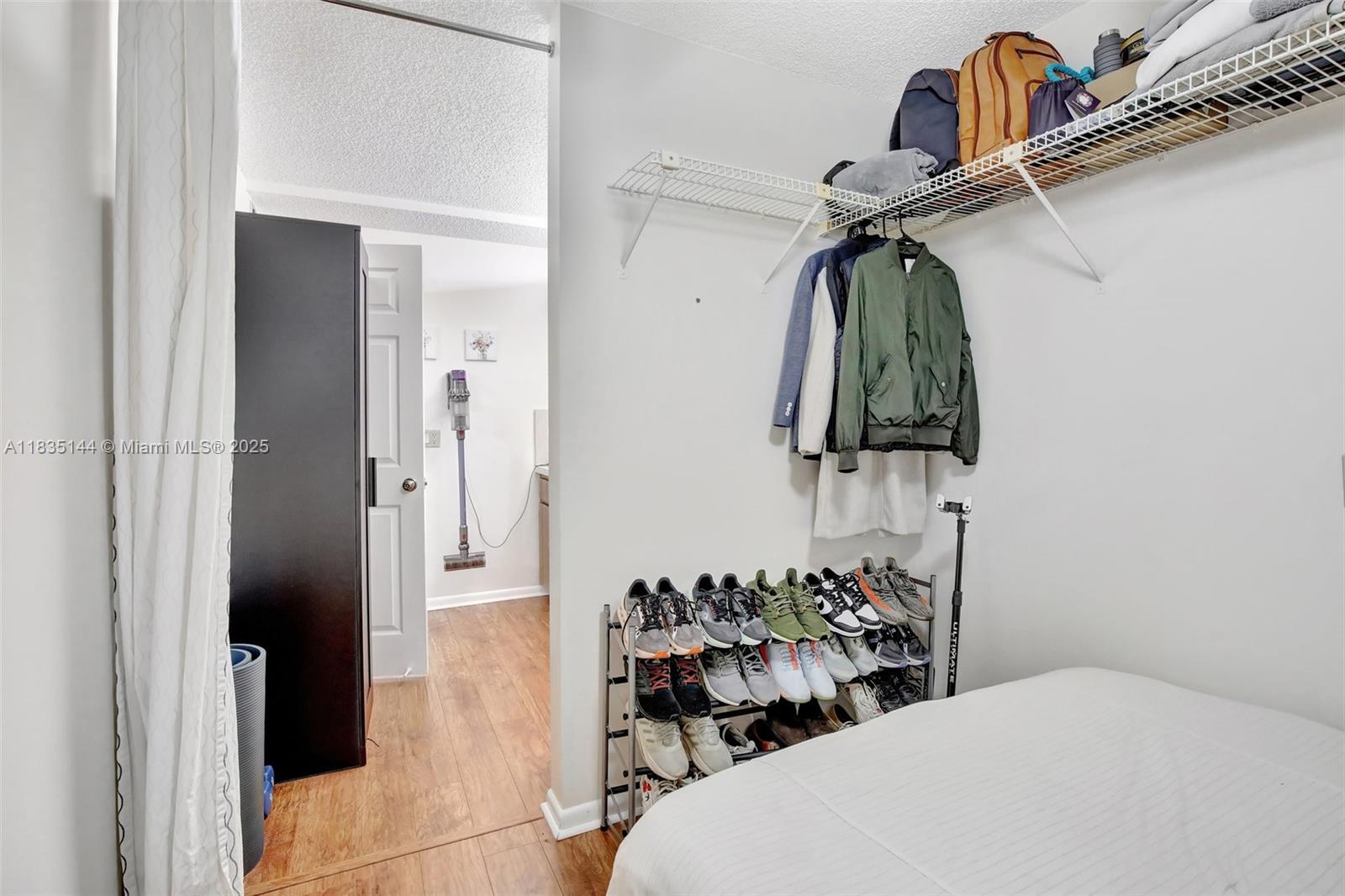 CONDO 16 OF WHITEHALL CON - Residential