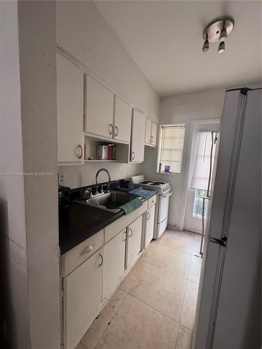 635 8th St 103