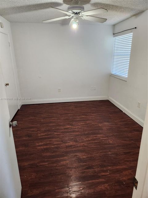 17500 NW 67th Ct P-19 Hialeah FL 33015