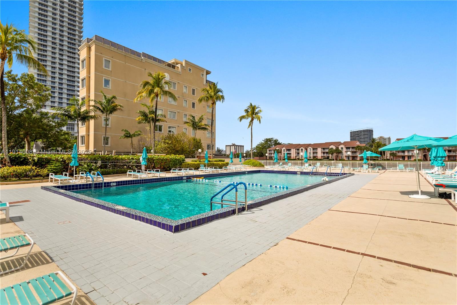 HALLMARK OF HOLLYWOOD CON - Residential