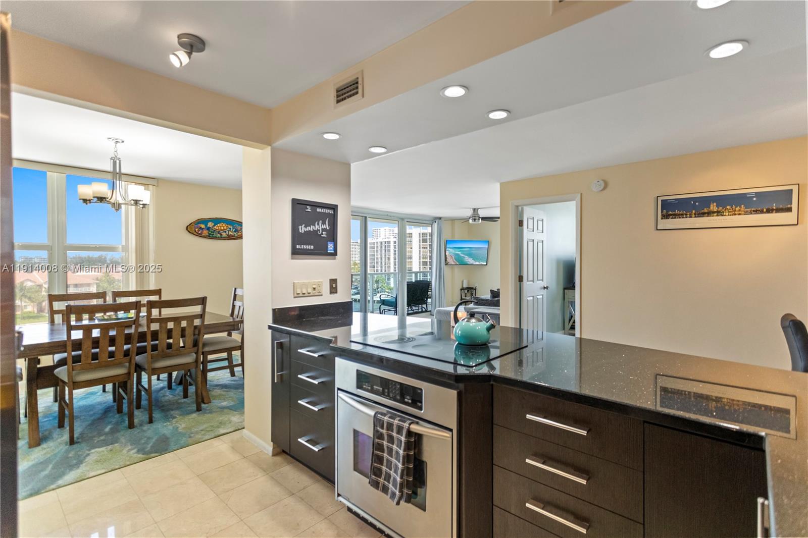 HALLMARK OF HOLLYWOOD CON - Residential