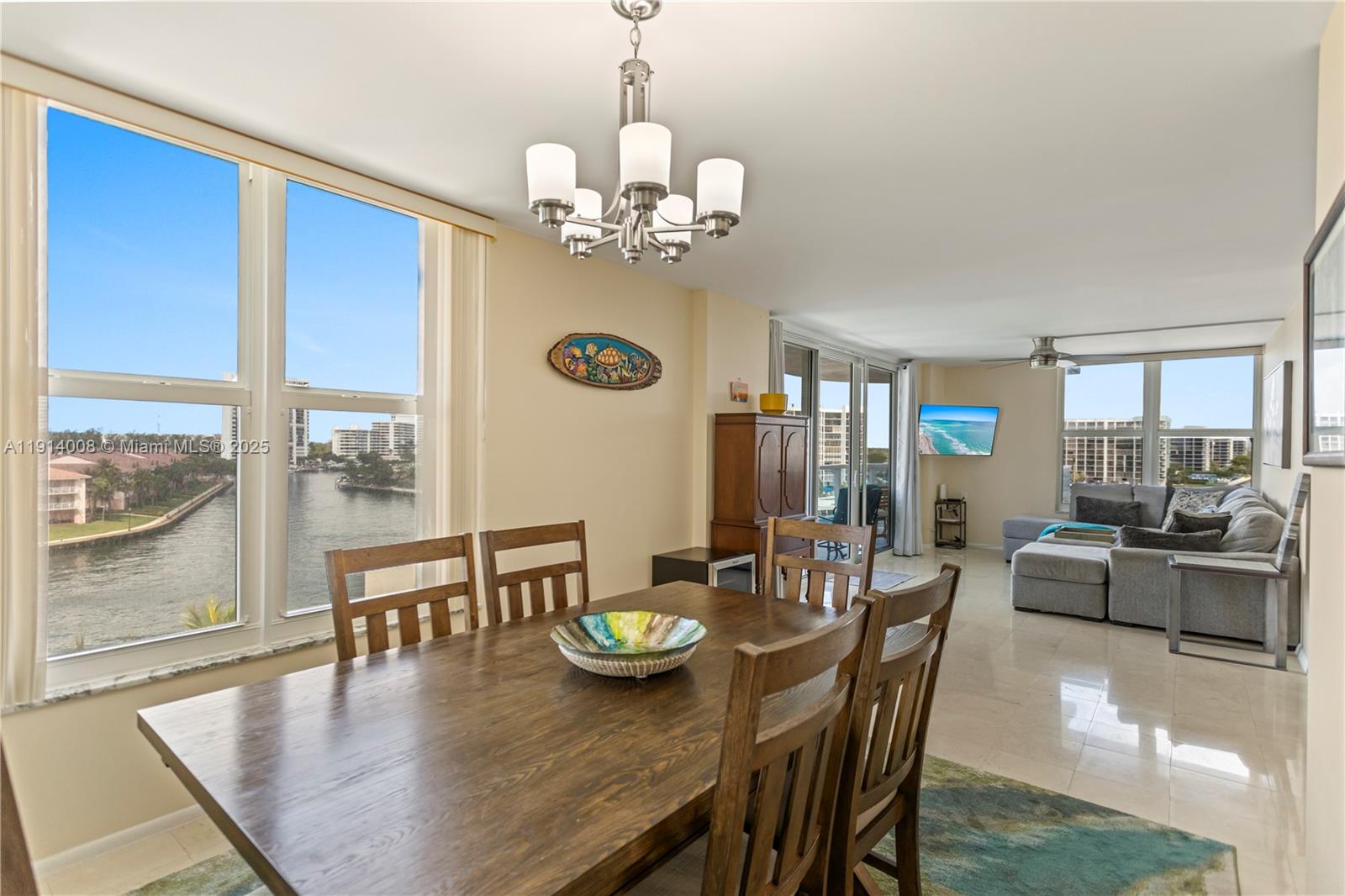 HALLMARK OF HOLLYWOOD CON - Residential