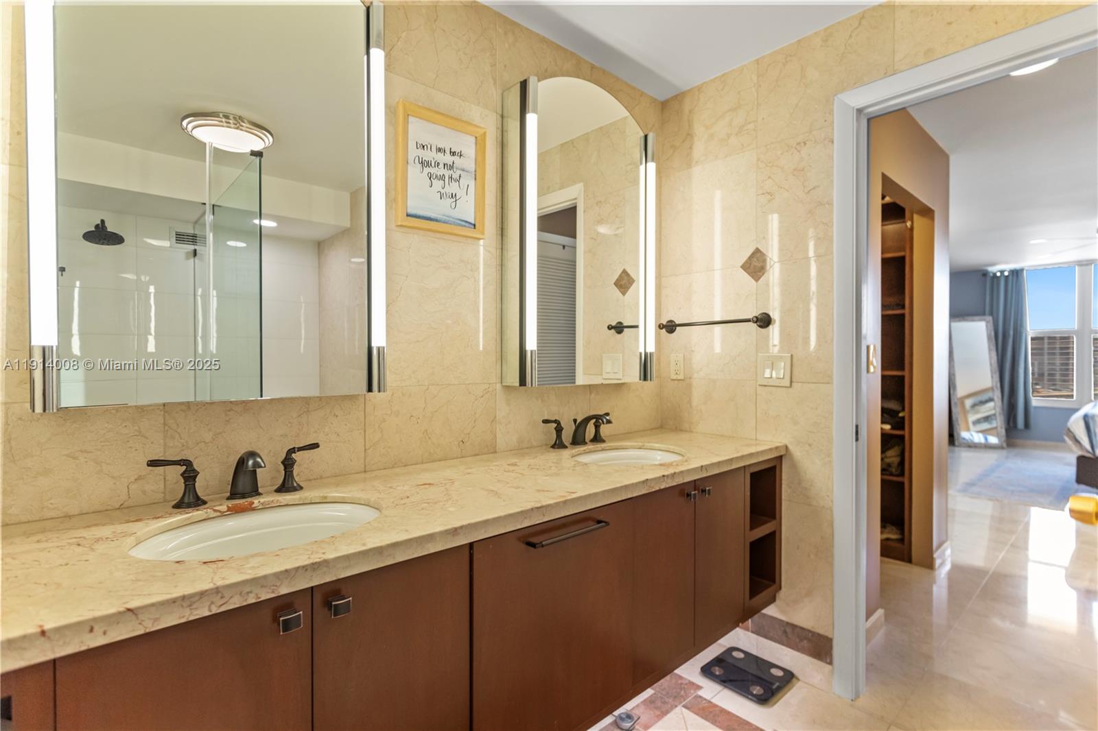 HALLMARK OF HOLLYWOOD CON - Residential