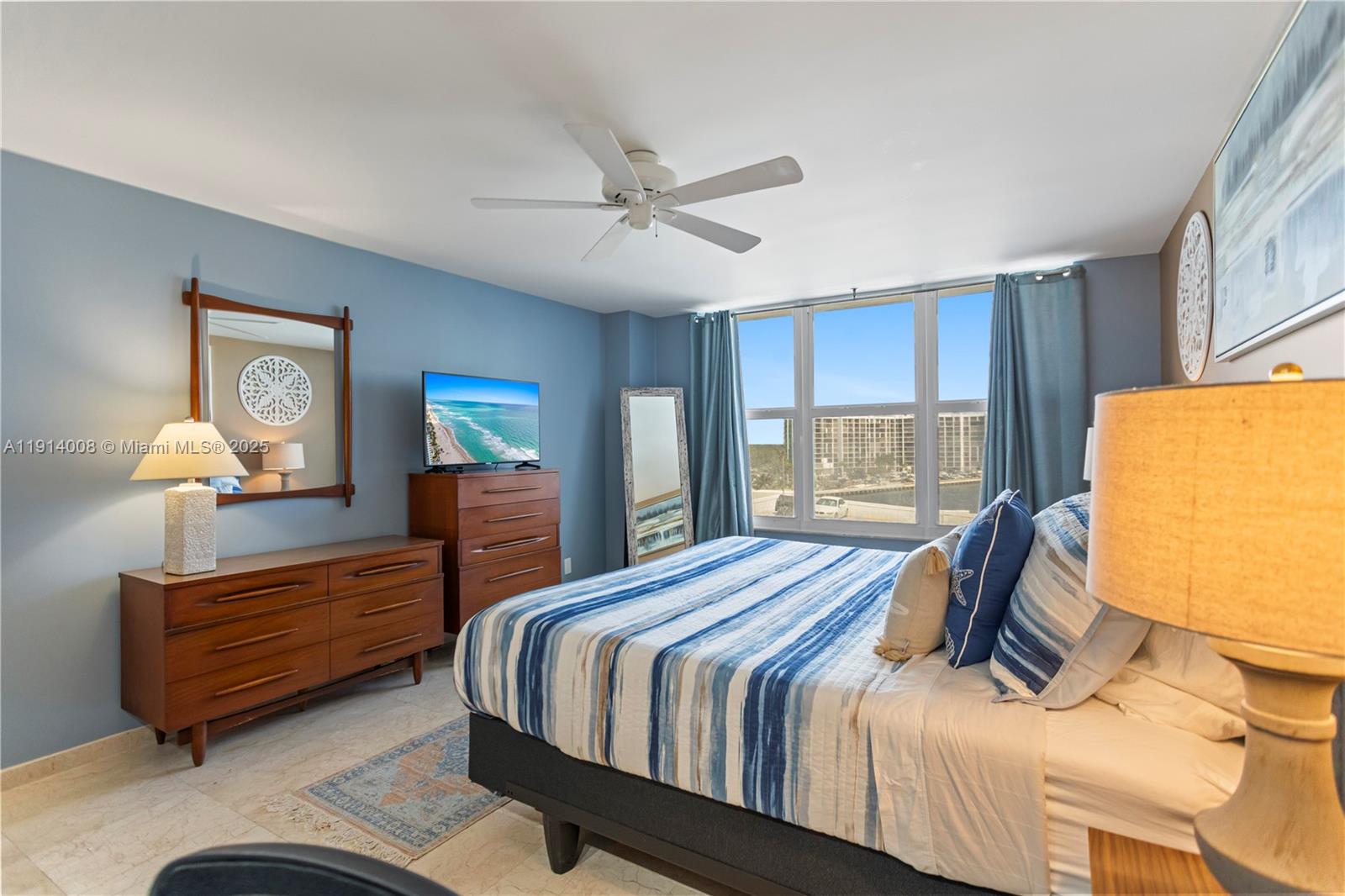 HALLMARK OF HOLLYWOOD CON - Residential