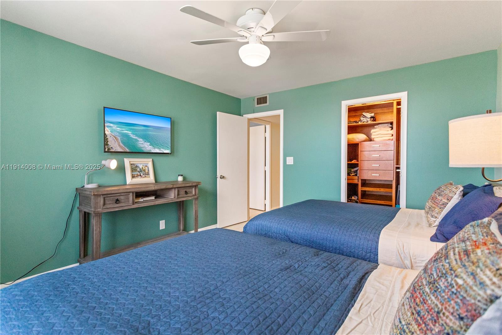 HALLMARK OF HOLLYWOOD CON - Residential