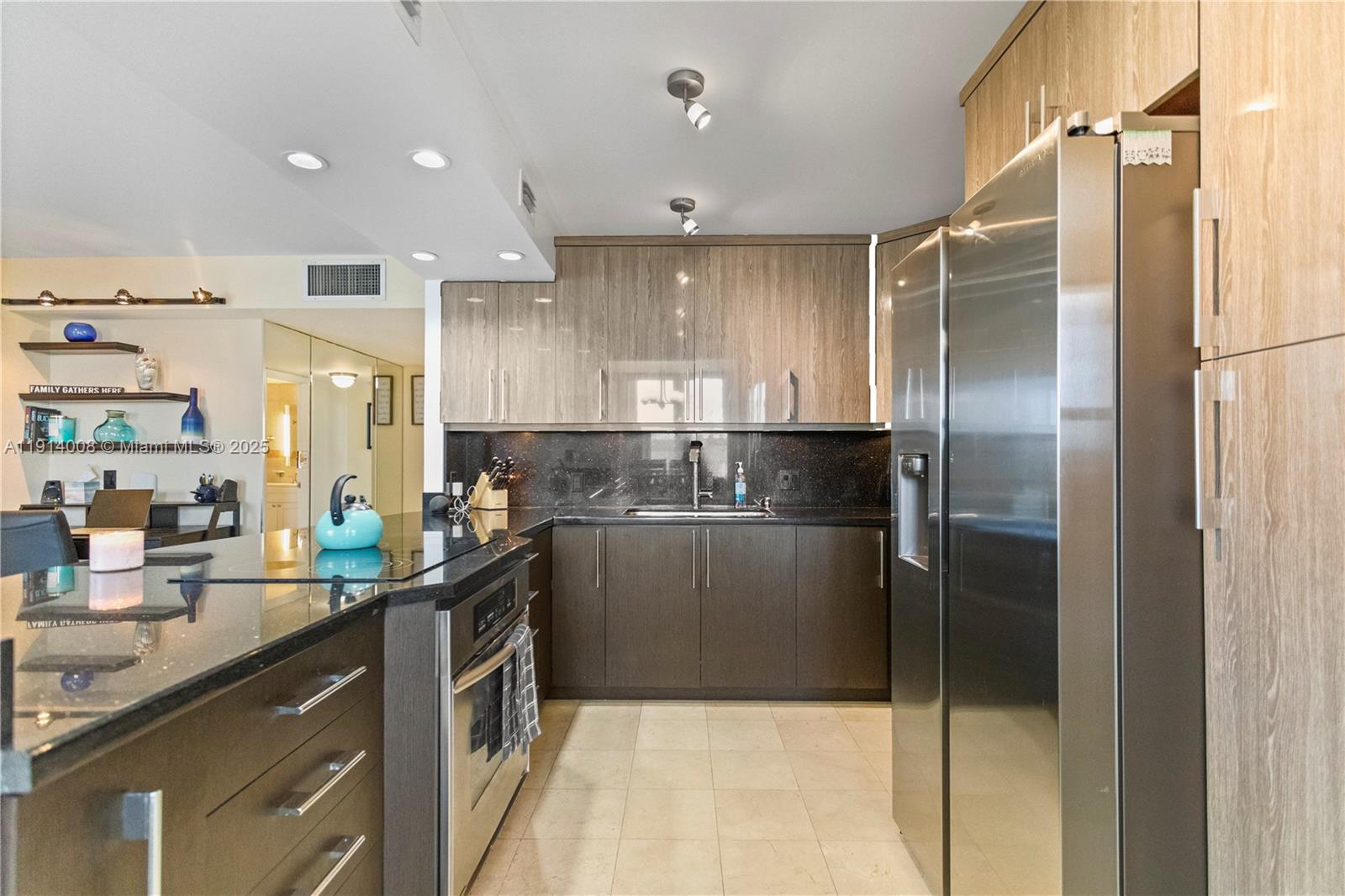 HALLMARK OF HOLLYWOOD CON - Residential