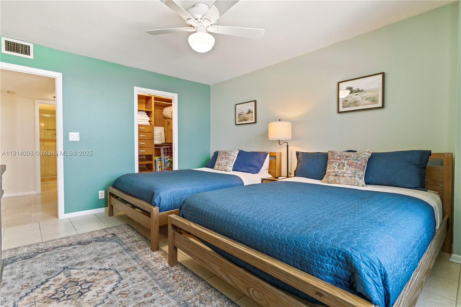 HALLMARK OF HOLLYWOOD CON - Residential