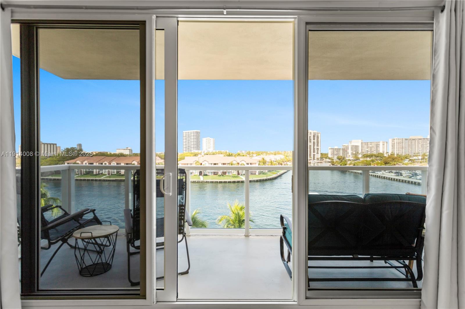 HALLMARK OF HOLLYWOOD CON - Residential