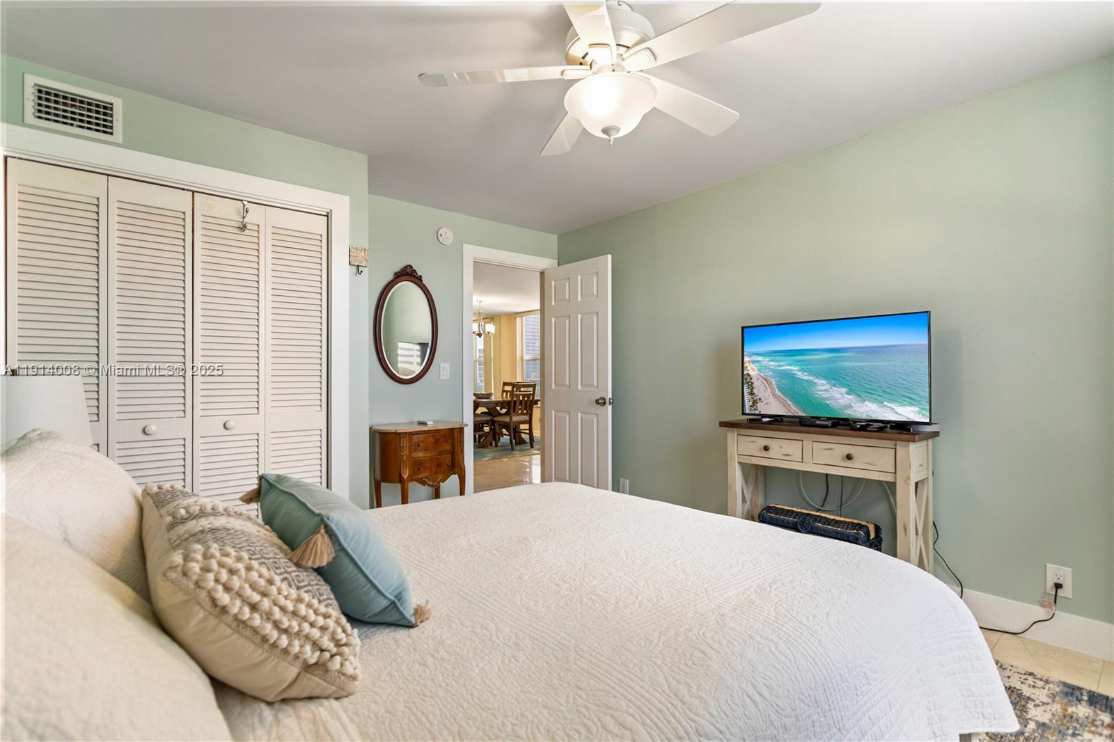 HALLMARK OF HOLLYWOOD CON - Residential