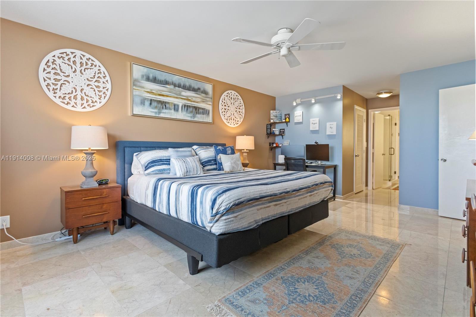 HALLMARK OF HOLLYWOOD CON - Residential