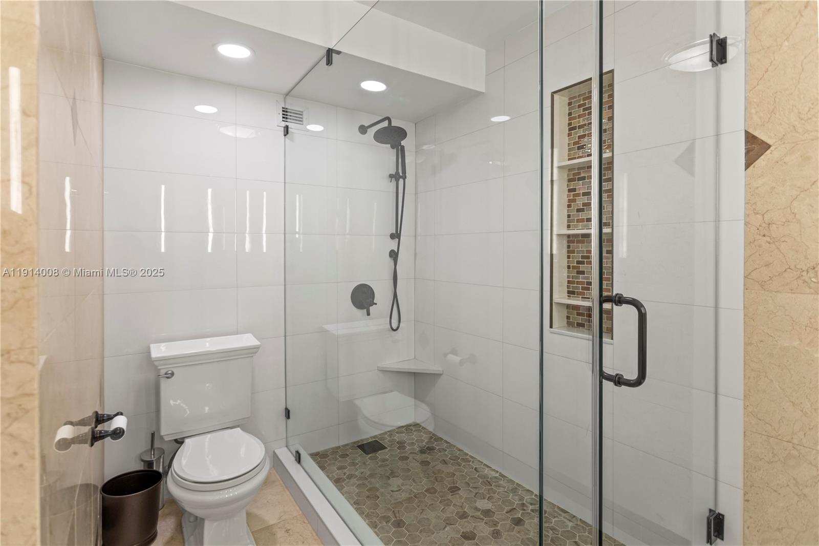 HALLMARK OF HOLLYWOOD CON - Residential