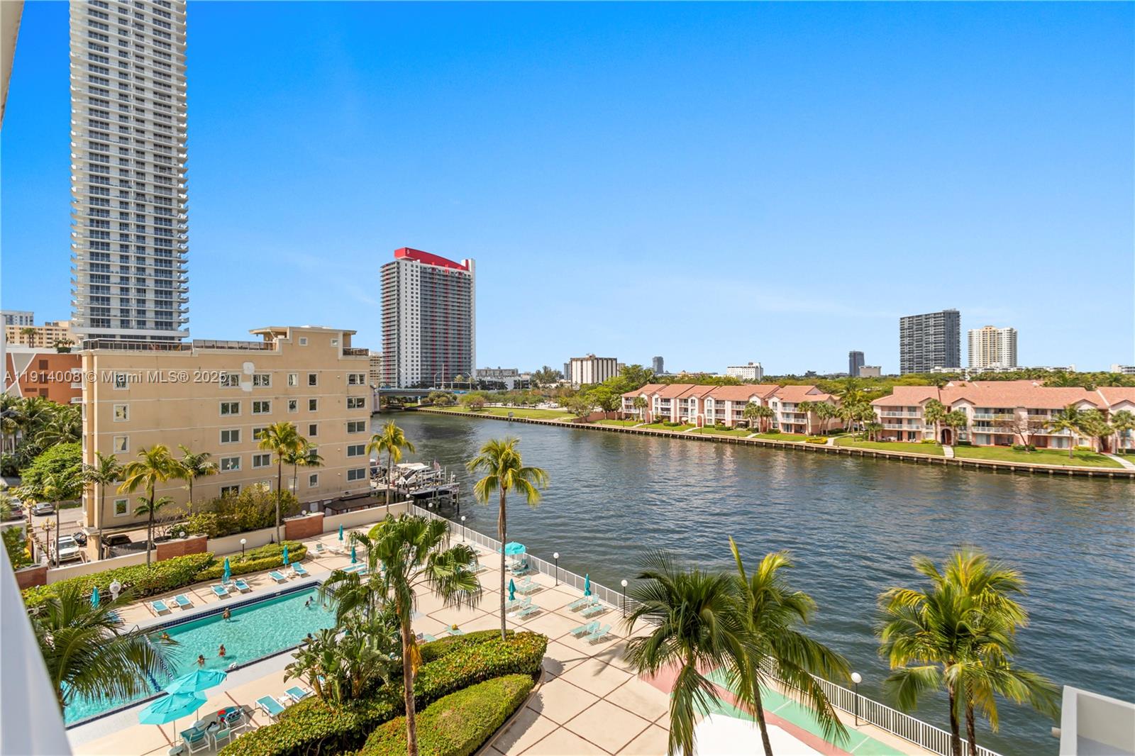 HALLMARK OF HOLLYWOOD CON - Residential