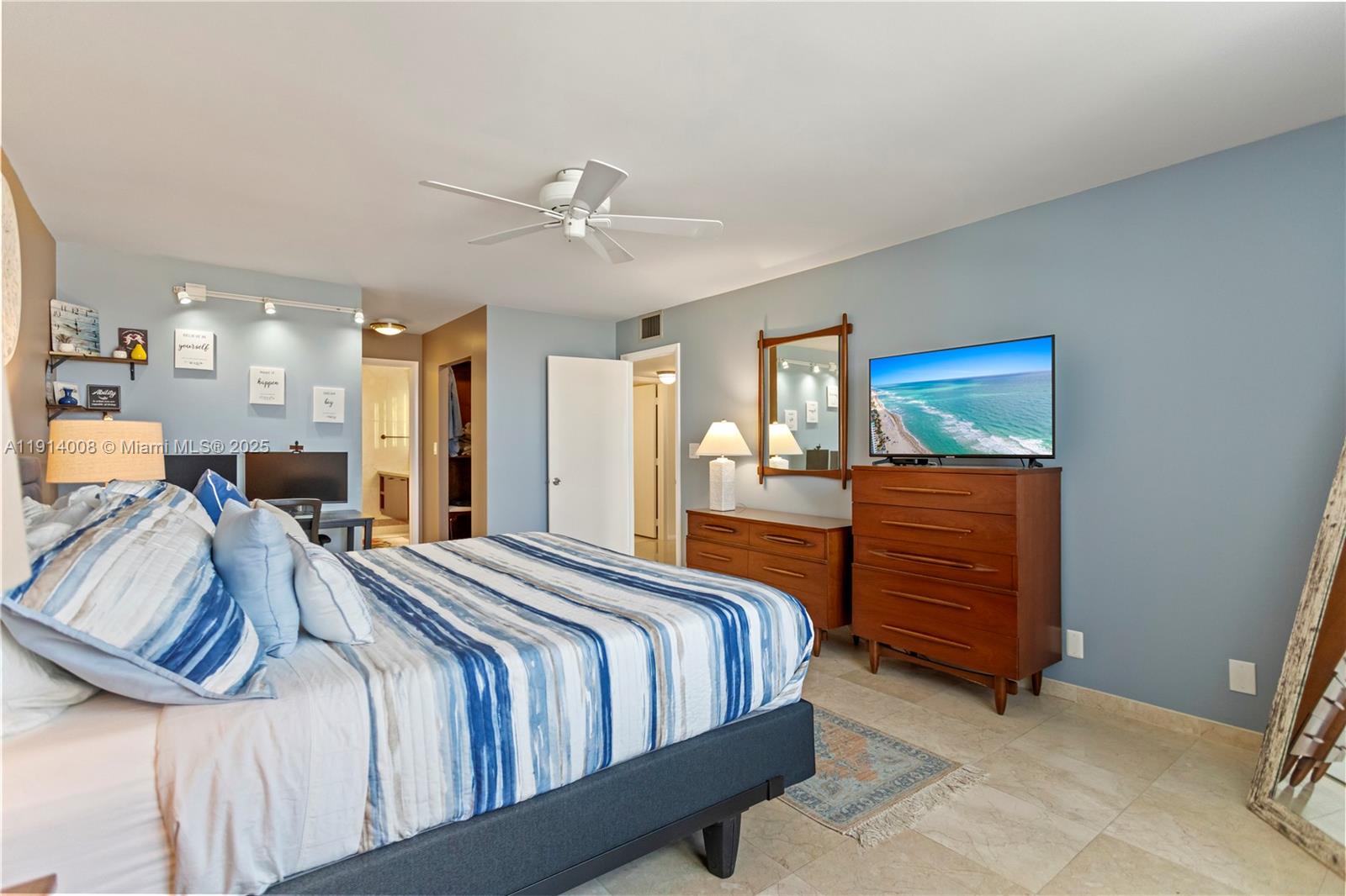 HALLMARK OF HOLLYWOOD CON - Residential