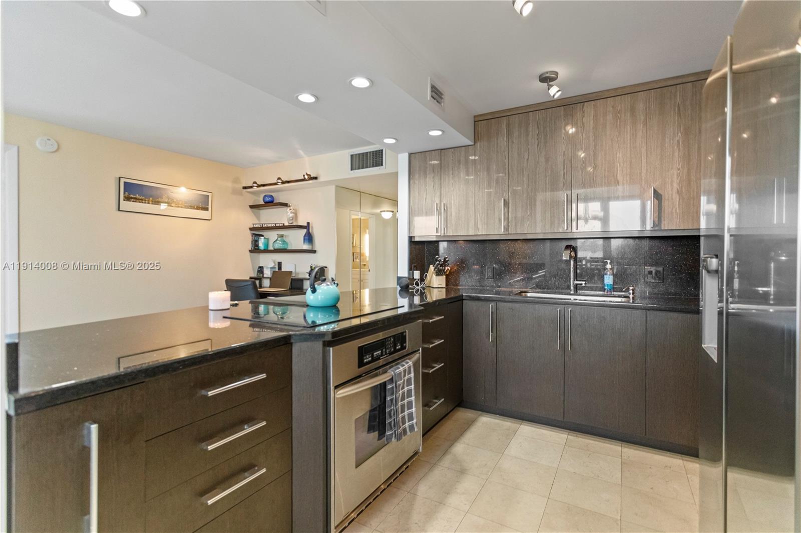 HALLMARK OF HOLLYWOOD CON - Residential