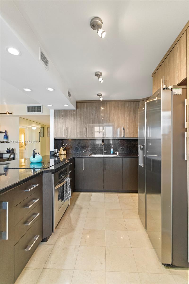 HALLMARK OF HOLLYWOOD CON - Residential