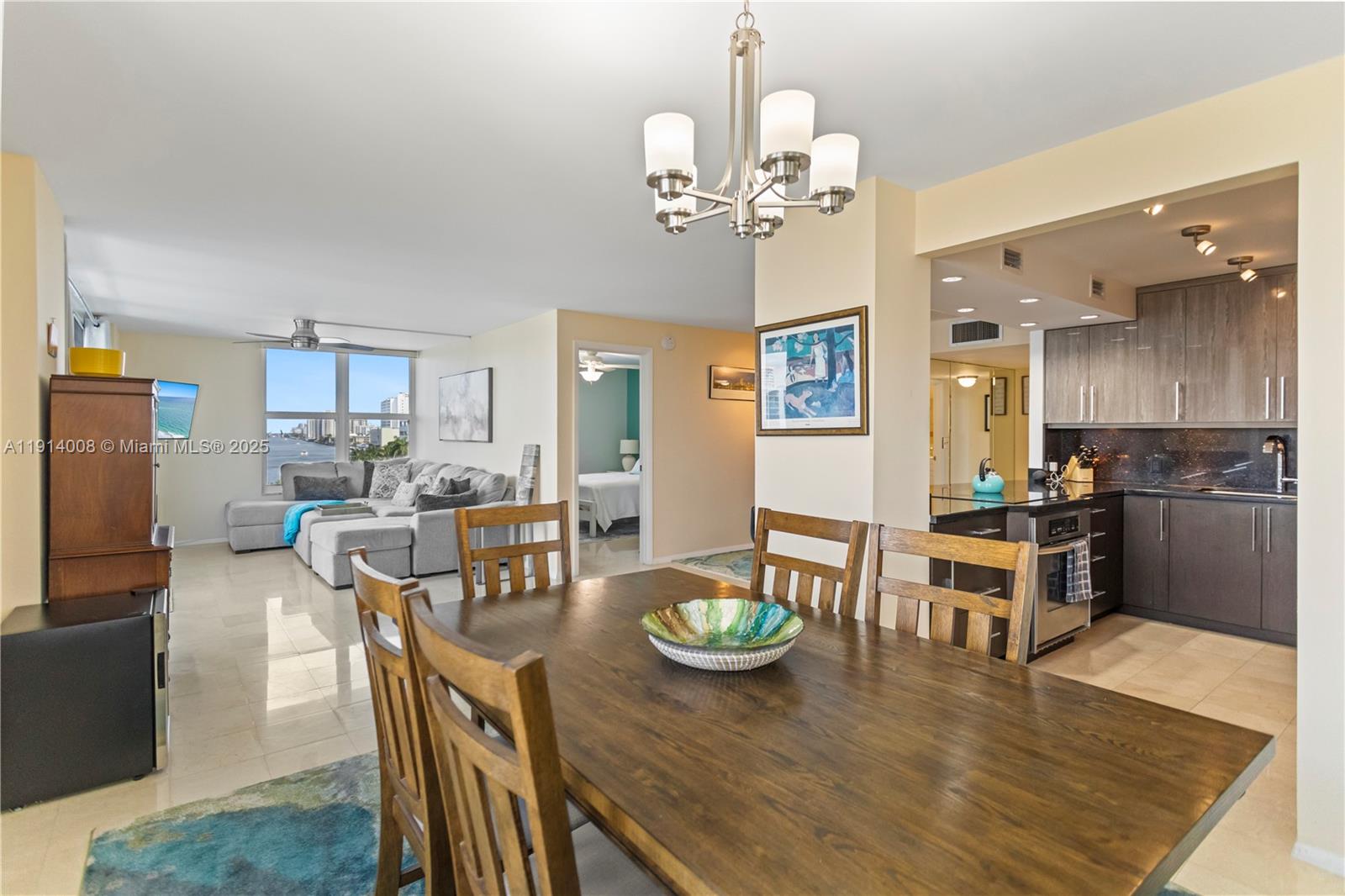 HALLMARK OF HOLLYWOOD CON - Residential