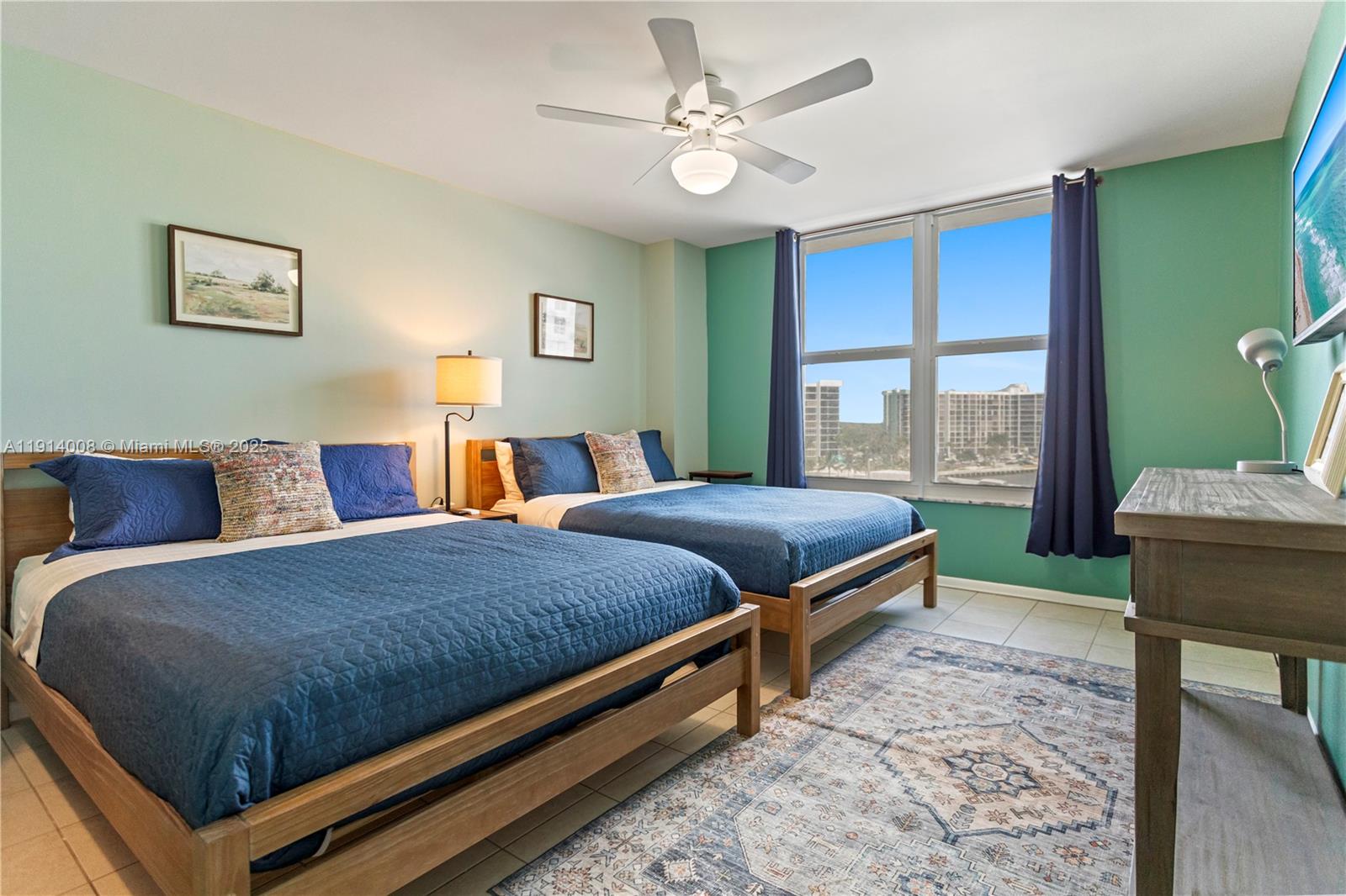 HALLMARK OF HOLLYWOOD CON - Residential