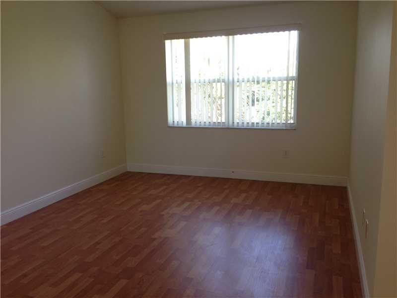 TOWNGATE 156-11 B POR PAR - Residential Lease