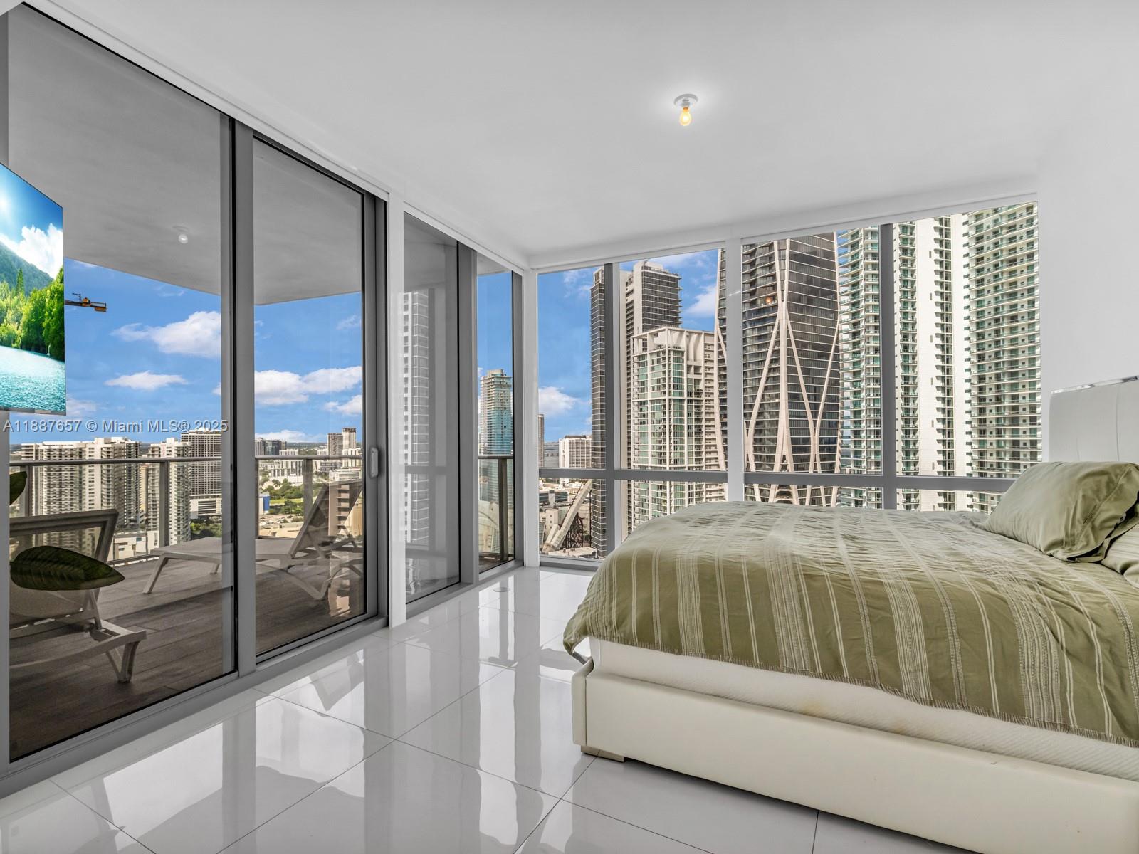 PARAMOUNT MIAMI WORLDCENT - Residential Lease