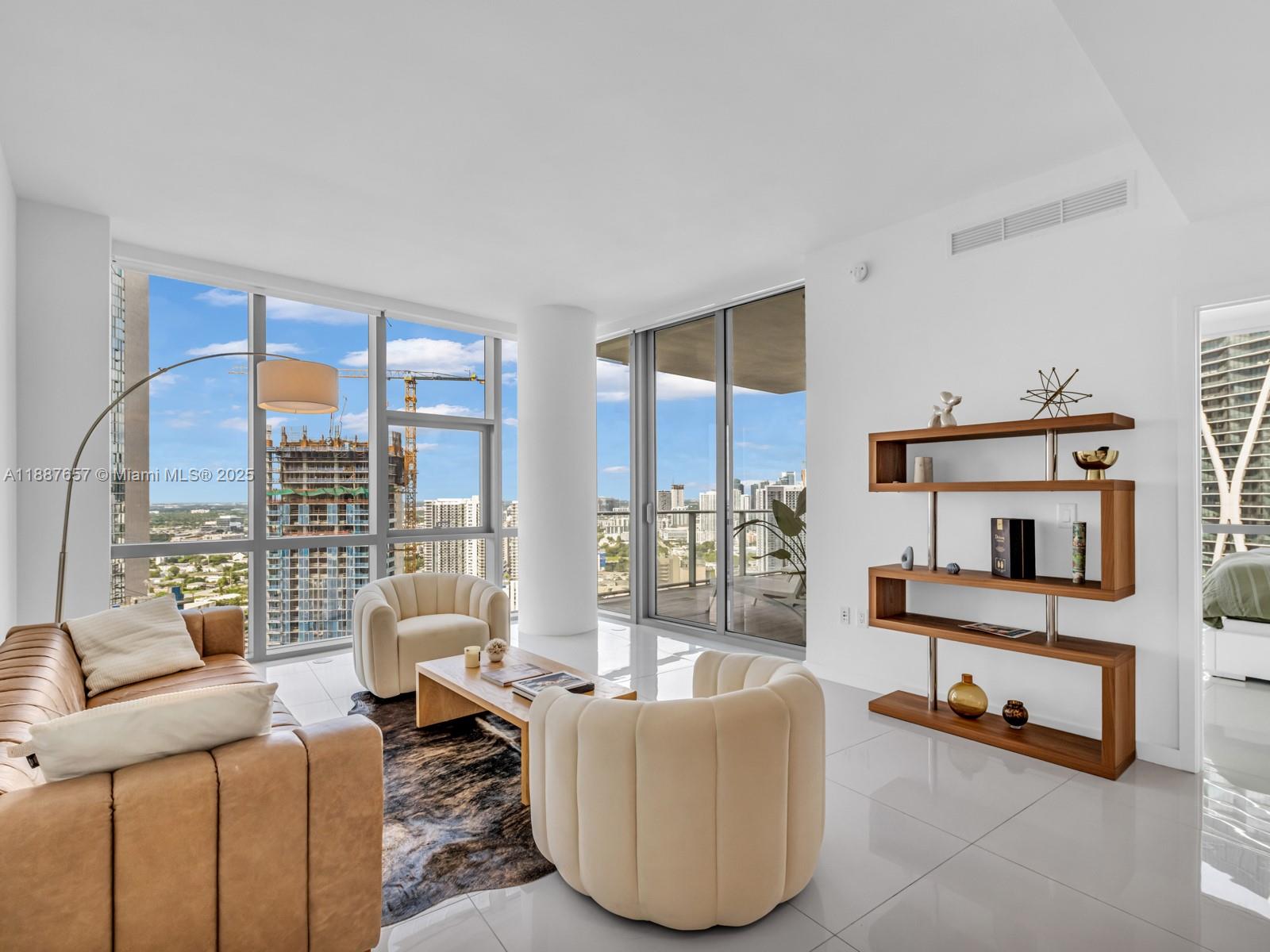PARAMOUNT MIAMI WORLDCENT - Residential Lease