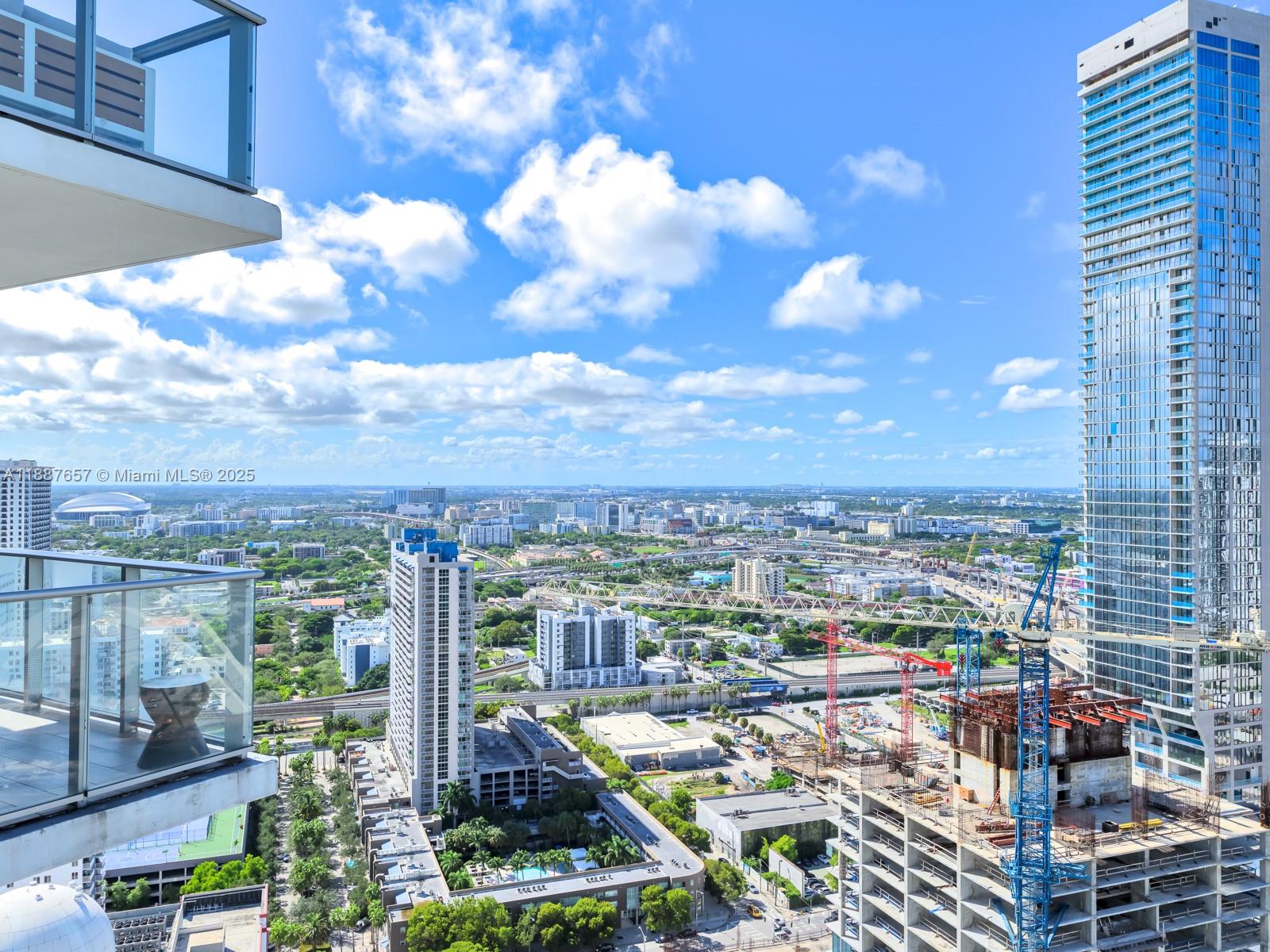 PARAMOUNT MIAMI WORLDCENT - Residential Lease