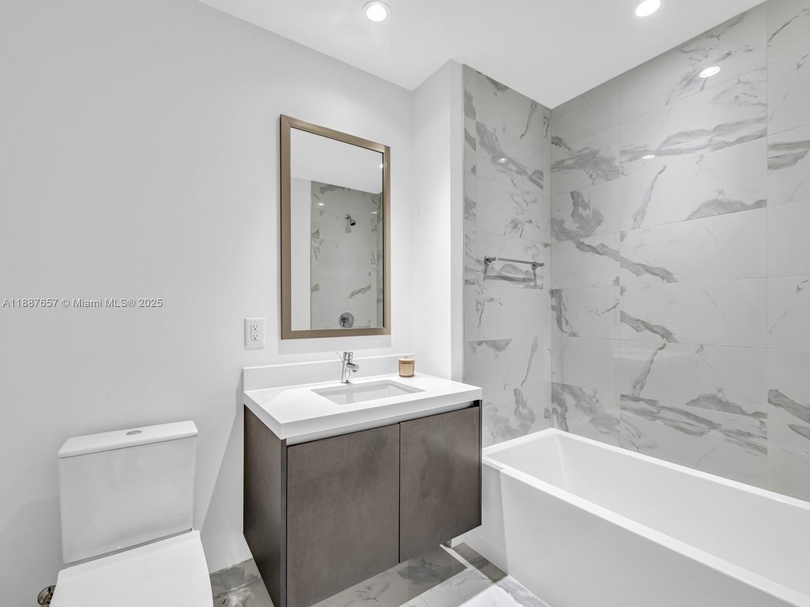 PARAMOUNT MIAMI WORLDCENT - Residential Lease