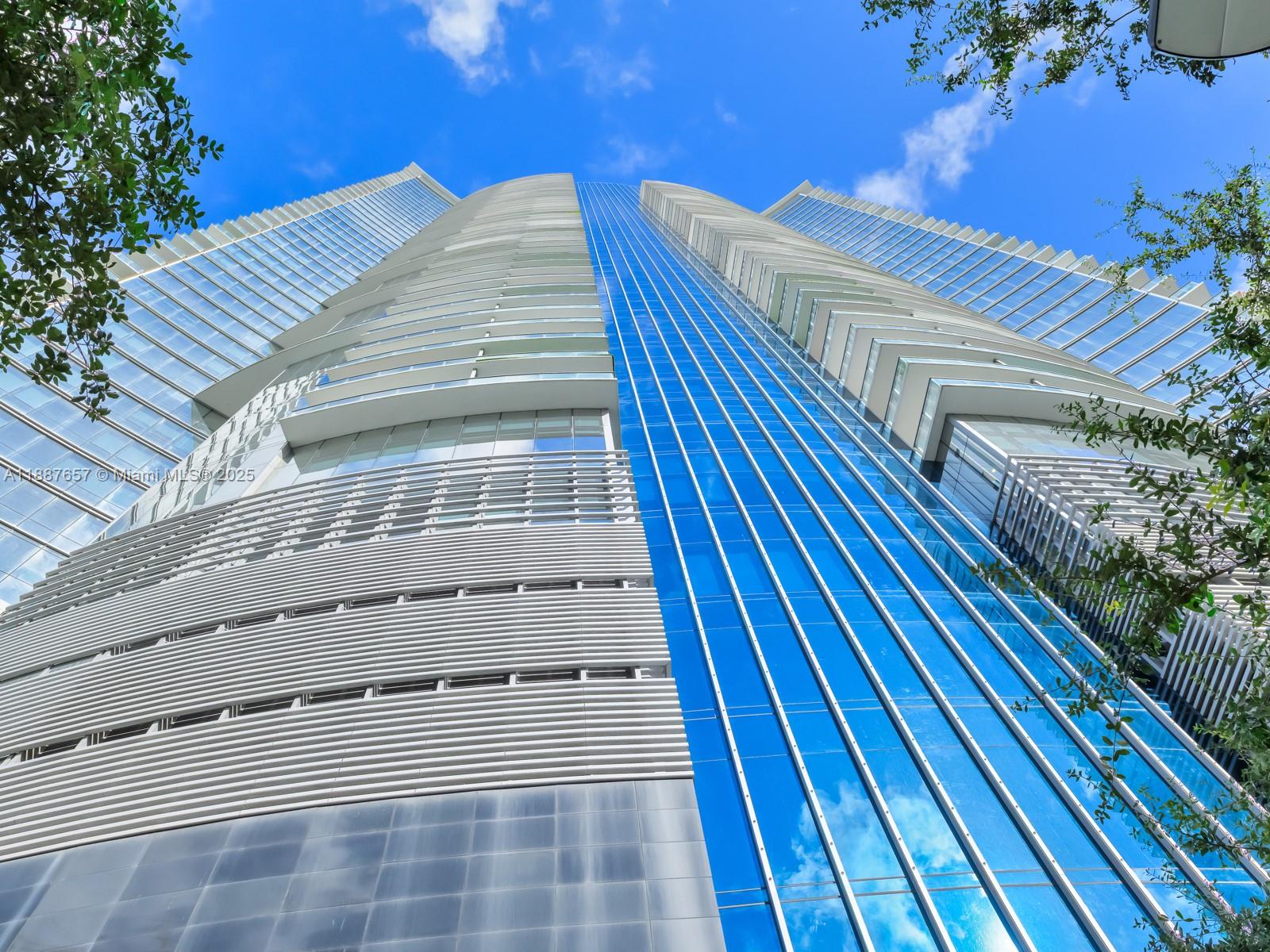 PARAMOUNT MIAMI WORLDCENT - Residential Lease