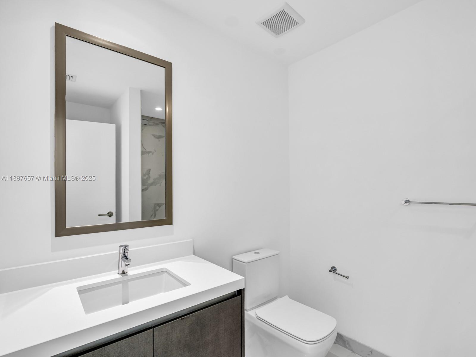 PARAMOUNT MIAMI WORLDCENT - Residential Lease