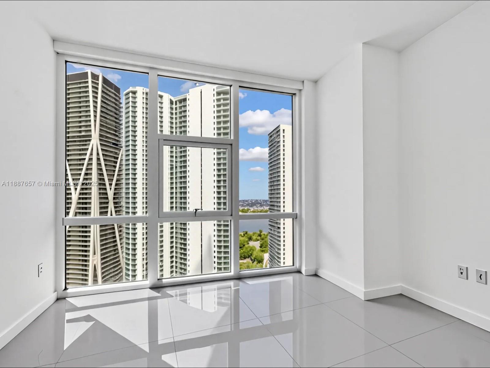 PARAMOUNT MIAMI WORLDCENT - Residential Lease