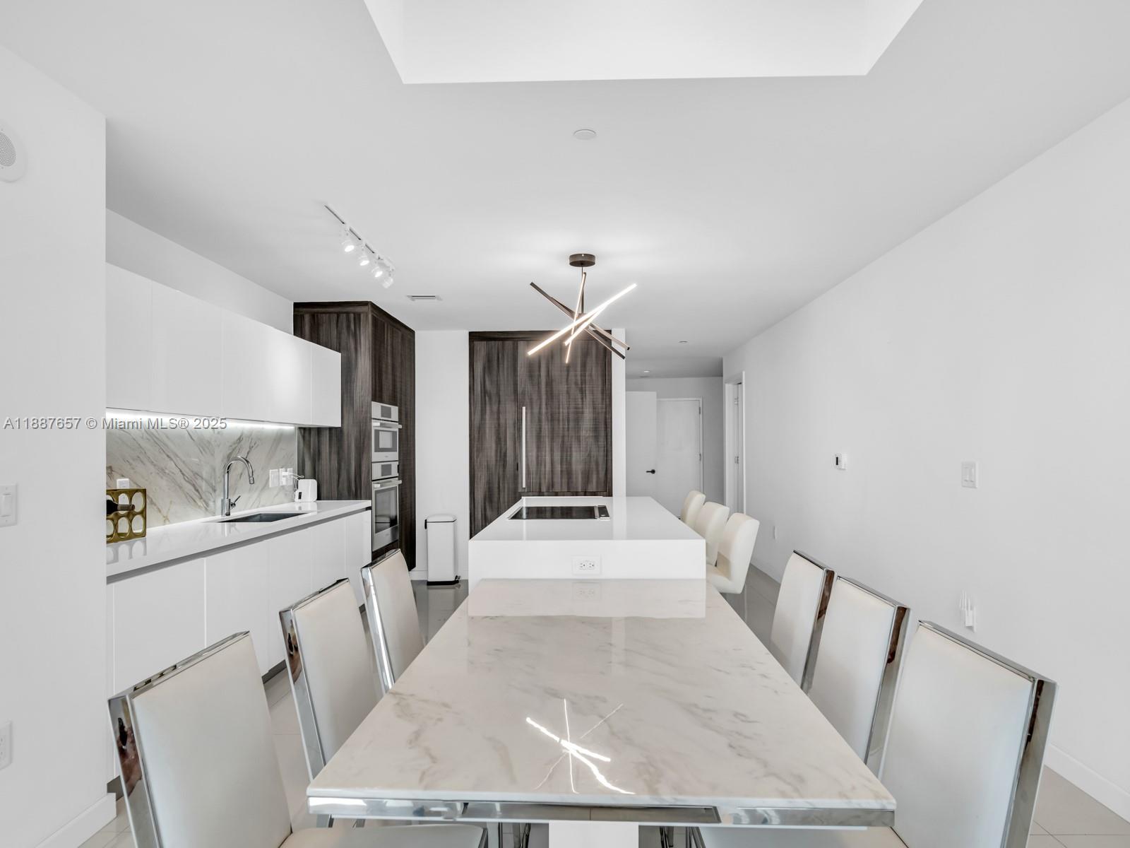 PARAMOUNT MIAMI WORLDCENT - Residential Lease