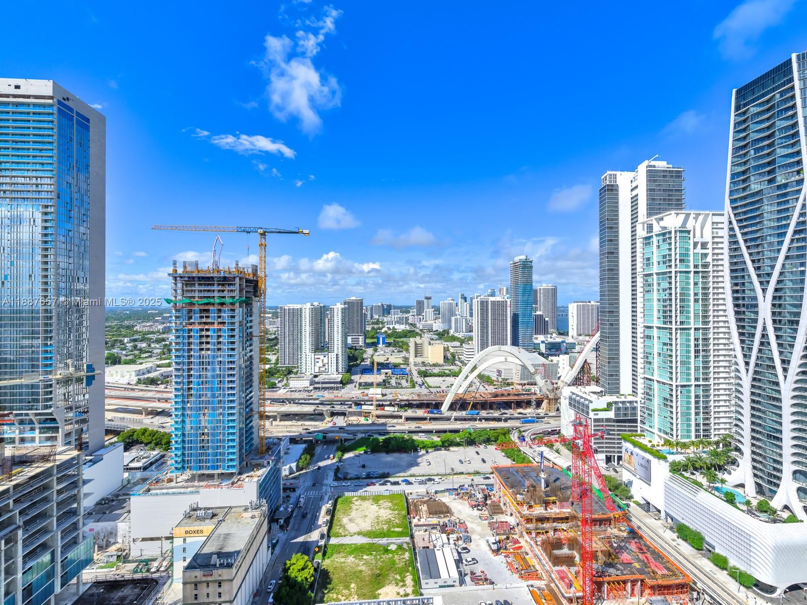 PARAMOUNT MIAMI WORLDCENT - Residential Lease