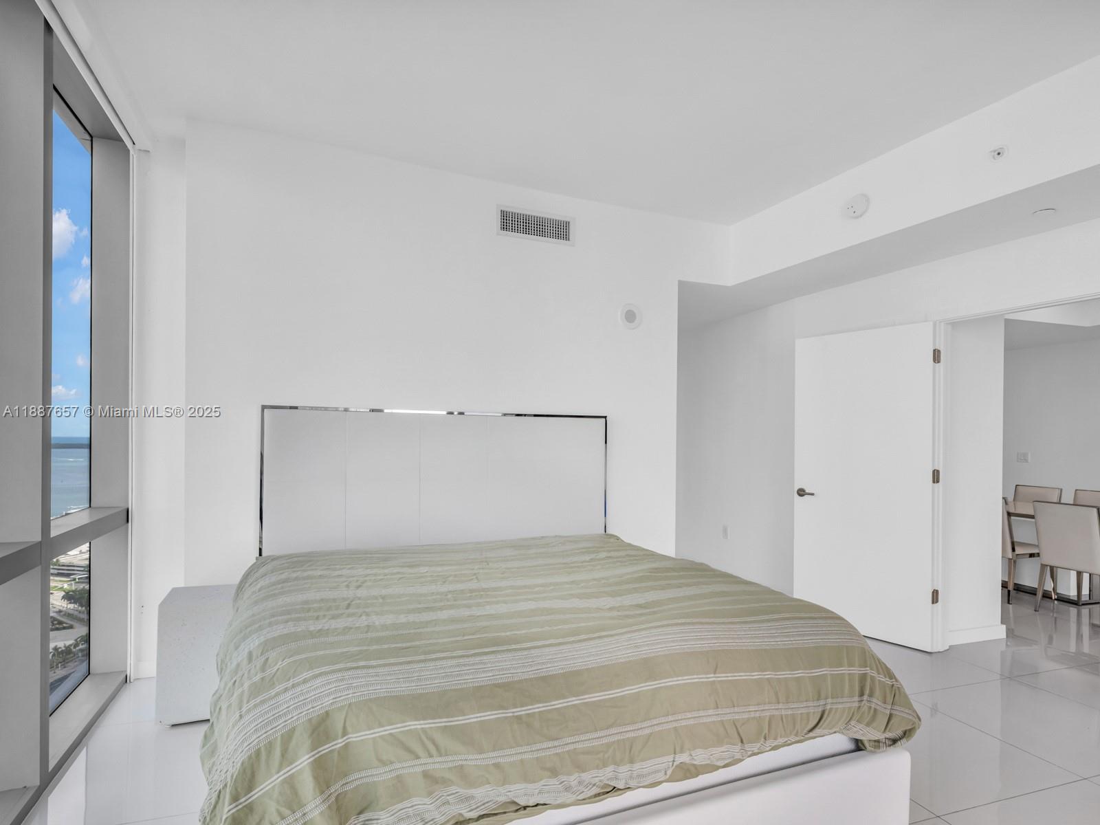 PARAMOUNT MIAMI WORLDCENT - Residential Lease