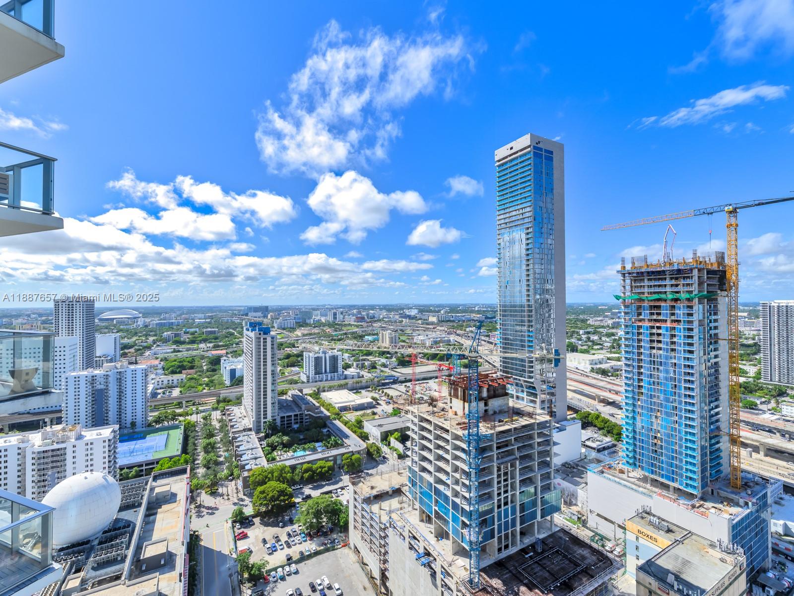 PARAMOUNT MIAMI WORLDCENT - Residential Lease