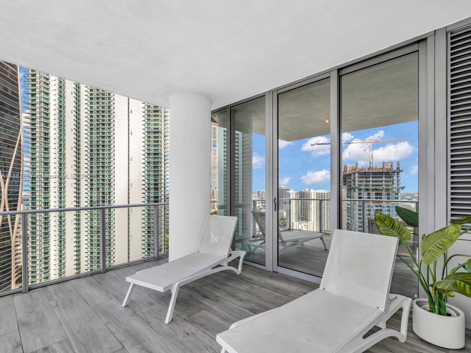 PARAMOUNT MIAMI WORLDCENT - Residential Lease
